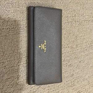 Prada saffiano leather wallet